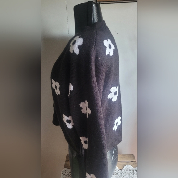 Streetwear Society Black Cropped Cardigan with White Floral Designs S - Picture 5 of 7